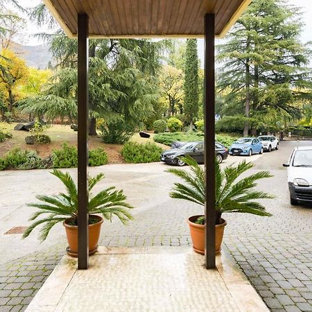Residenza Al Vittoriale - By Host4U Appartement Gardone Riviera Buitenkant foto