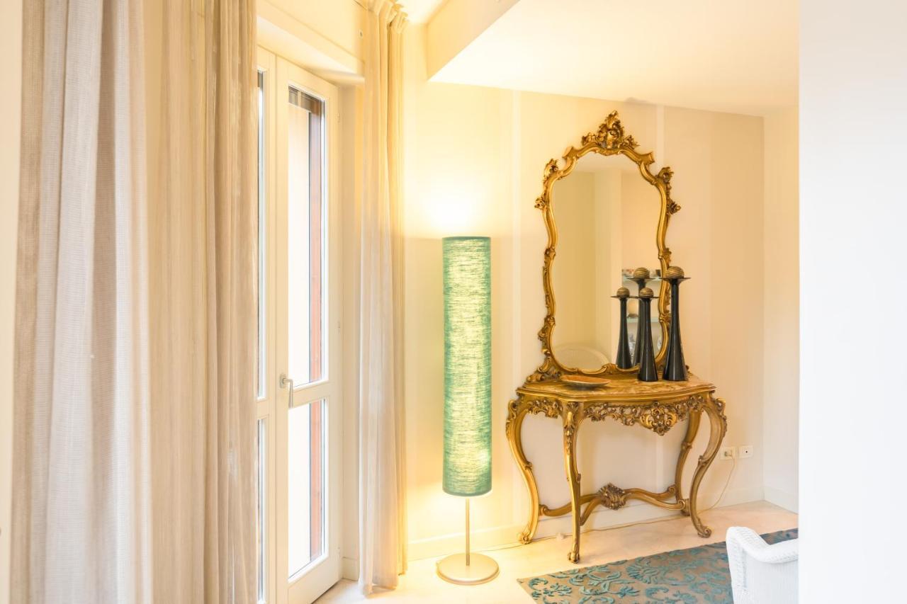 Residenza Al Vittoriale - By Host4U Appartement Gardone Riviera Buitenkant foto