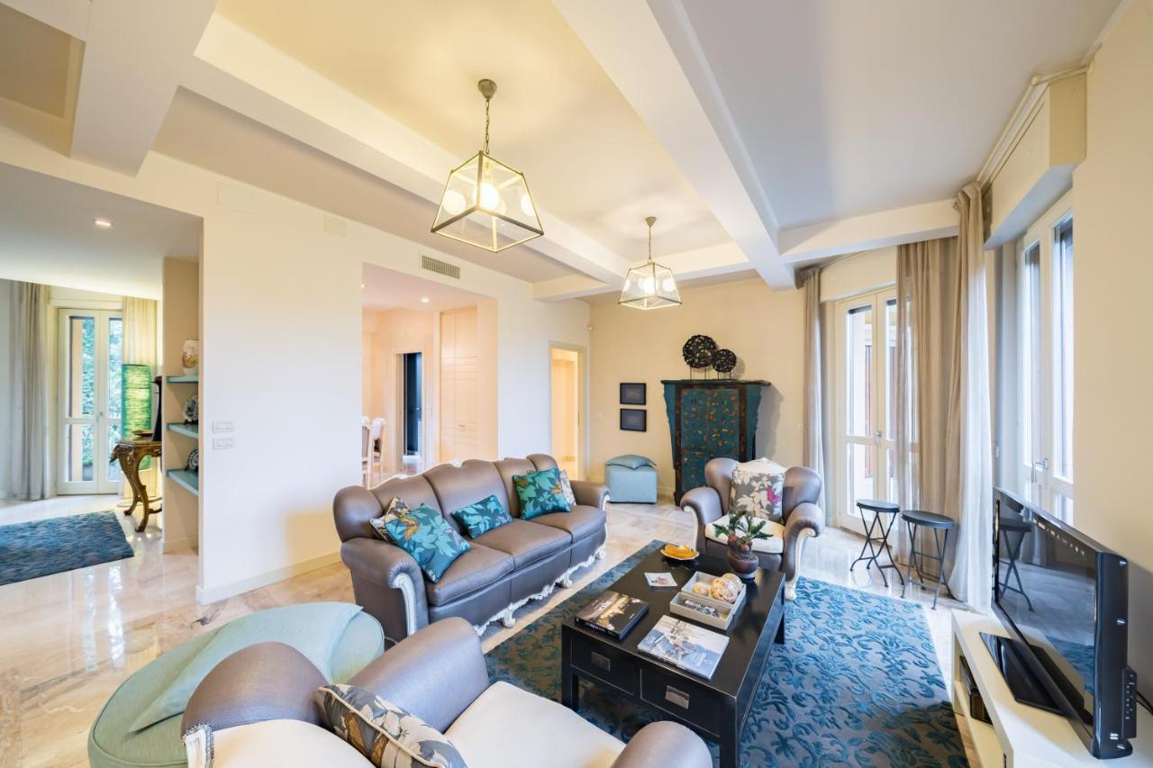 Residenza Al Vittoriale - By Host4U Appartement Gardone Riviera Buitenkant foto