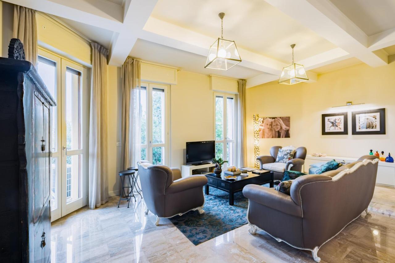 Residenza Al Vittoriale - By Host4U Appartement Gardone Riviera Buitenkant foto