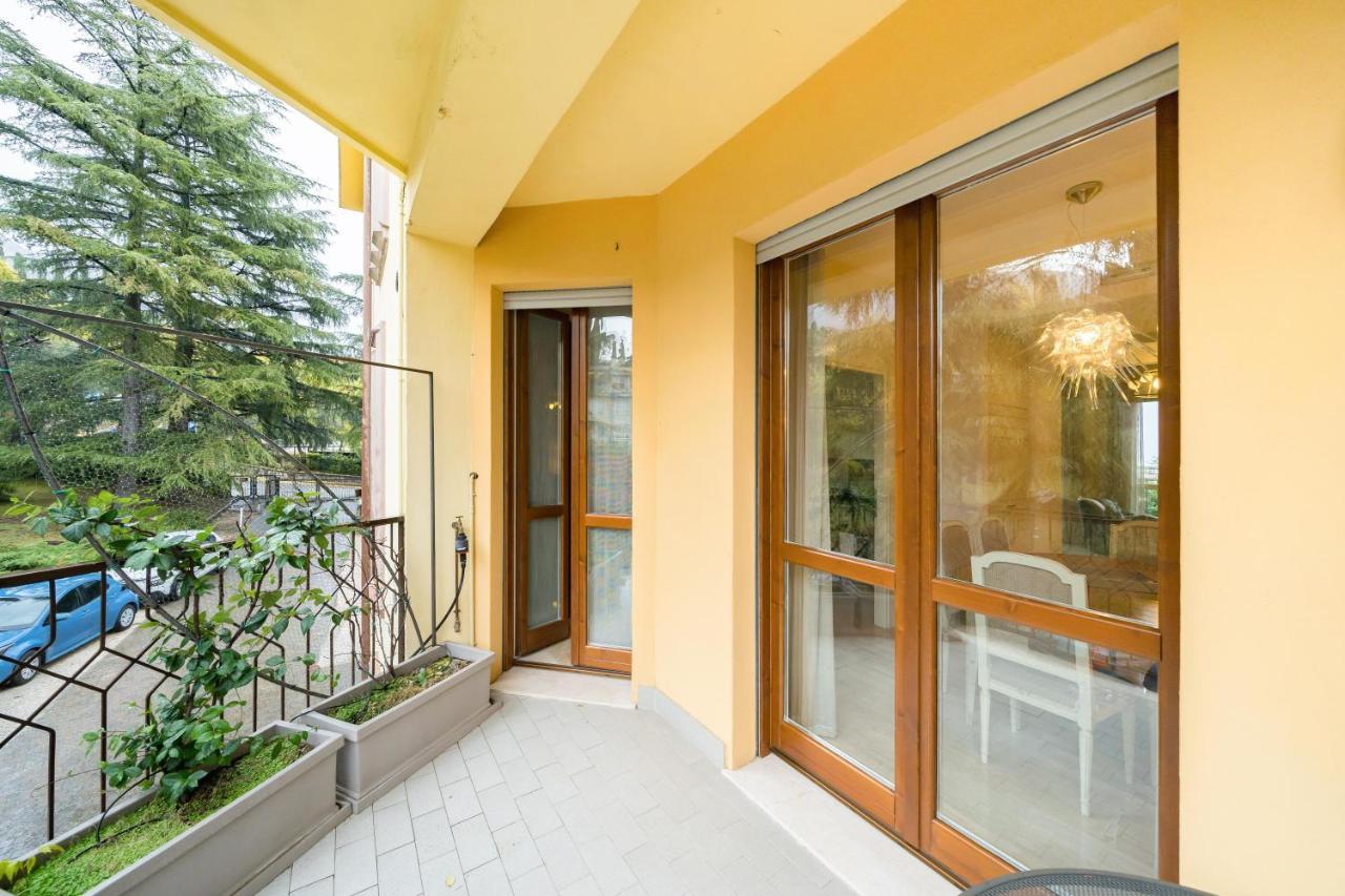 Residenza Al Vittoriale - By Host4U Appartement Gardone Riviera Buitenkant foto