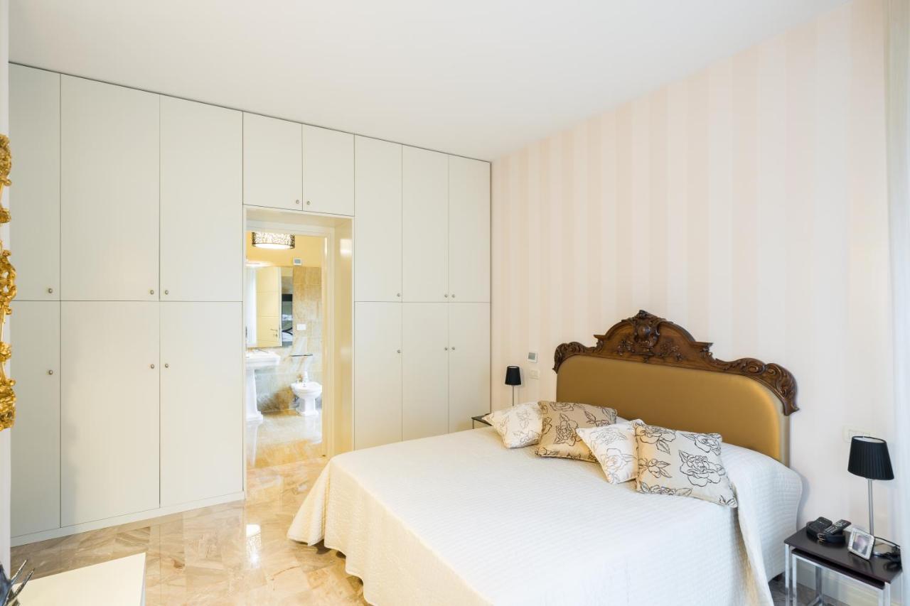 Residenza Al Vittoriale - By Host4U Appartement Gardone Riviera Buitenkant foto